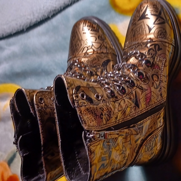 Boots - Picture 2 of 7